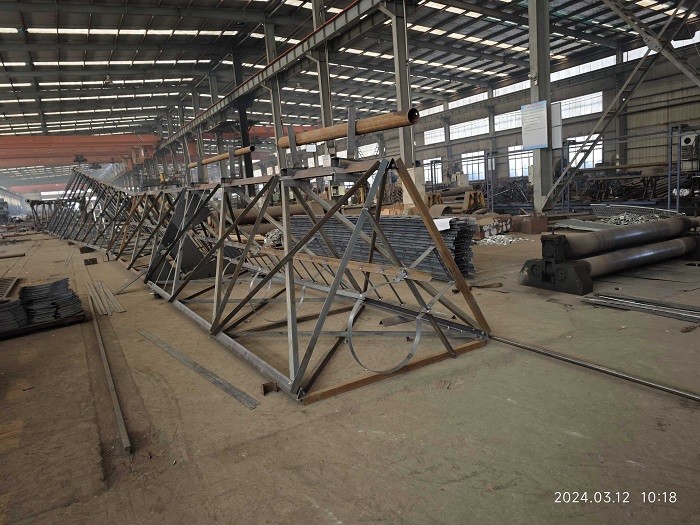 60 Degree Microwave Triangular Telecommunication Tower Lattice Angle Pylon